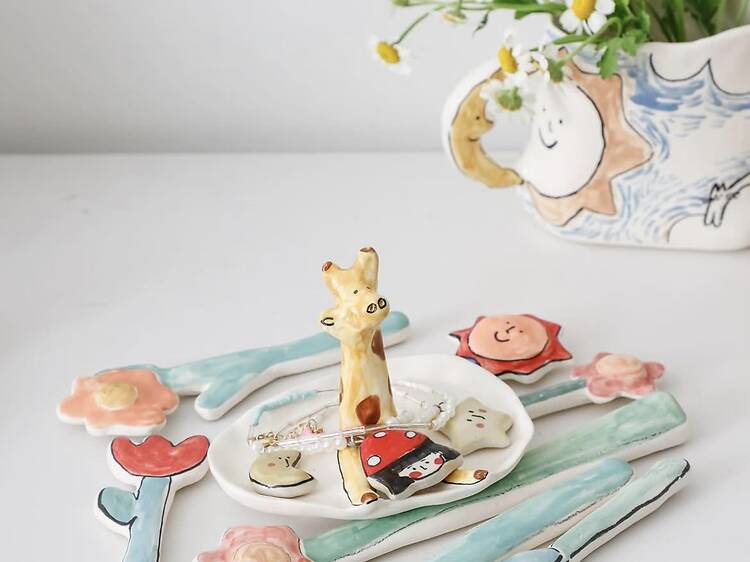 Browse vinyl and vintage tableware at Charoenkrung's vintage art-craft market Browse vinyl and vintage tableware at Charoenkrung's vintage art-craft market