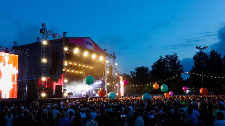 Koe Oulun suurimman musiikkifestivaalin aiheuttamaa hurmosta Koe Oulun suurimman musiikkifestivaalin aiheuttamaa hurmosta