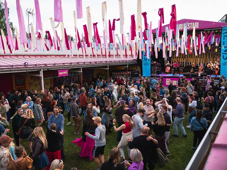 Fiilistele, kuinka kaksi ostaria muuttuu festareiksi Fiilistele, kuinka kaksi ostaria muuttuu festareiksi