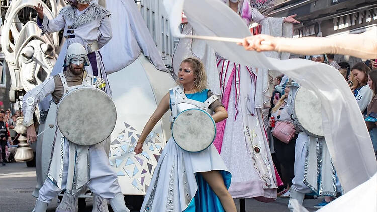 Ihastele katufestivaalin taikaa irlantilaisella twistillä Ihastele katufestivaalin taikaa irlantilaisella twistillä