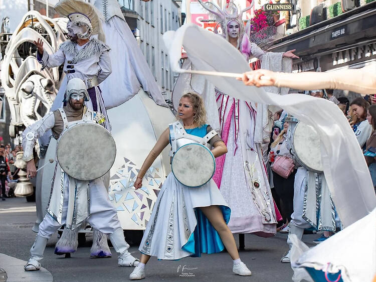 Ihastele katufestivaalin taikaa irlantilaisella twistillä Ihastele katufestivaalin taikaa irlantilaisella twistillä