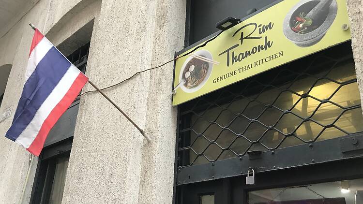 Rim Thanonh Thai Food