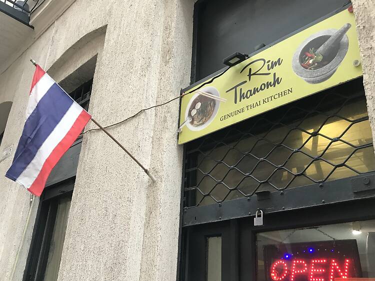 Rim Thanonh Thai Food