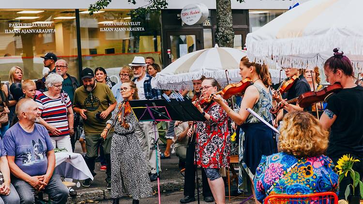 Koe yllin kyllin eri taiteiden muotoja Oulun taiteiden yössä Koe yllin kyllin eri taiteiden muotoja Oulun taiteiden yössä