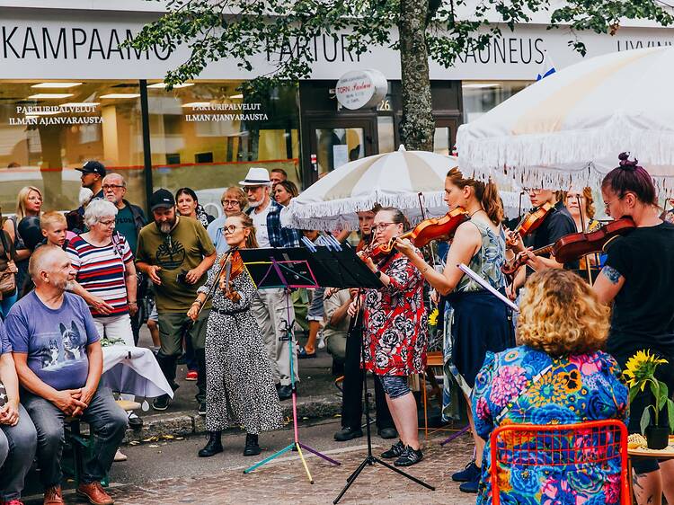 Koe yllin kyllin eri taiteiden muotoja Oulun taiteiden yössä Koe yllin kyllin eri taiteiden muotoja Oulun taiteiden yössä