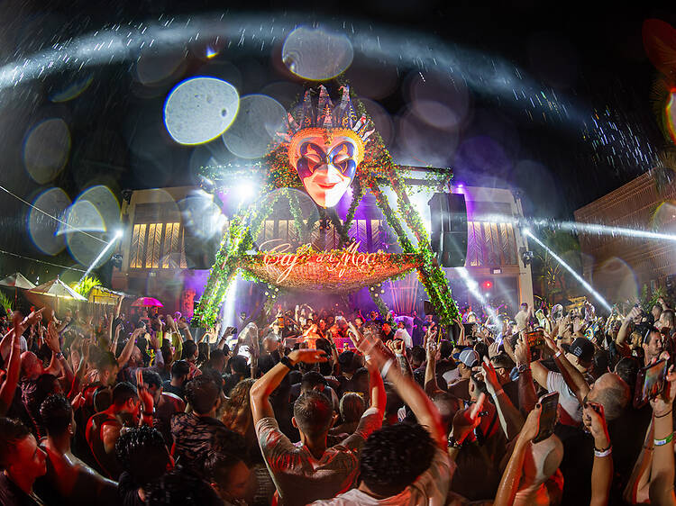 Bounce down to Roots at Cafe del Mar, Da Capo is in town