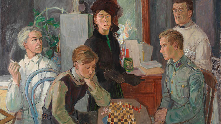 Tove Janssonin maalaus, jossa ihmiset katselevat kahta miestä, jotka pelaavat shakkia