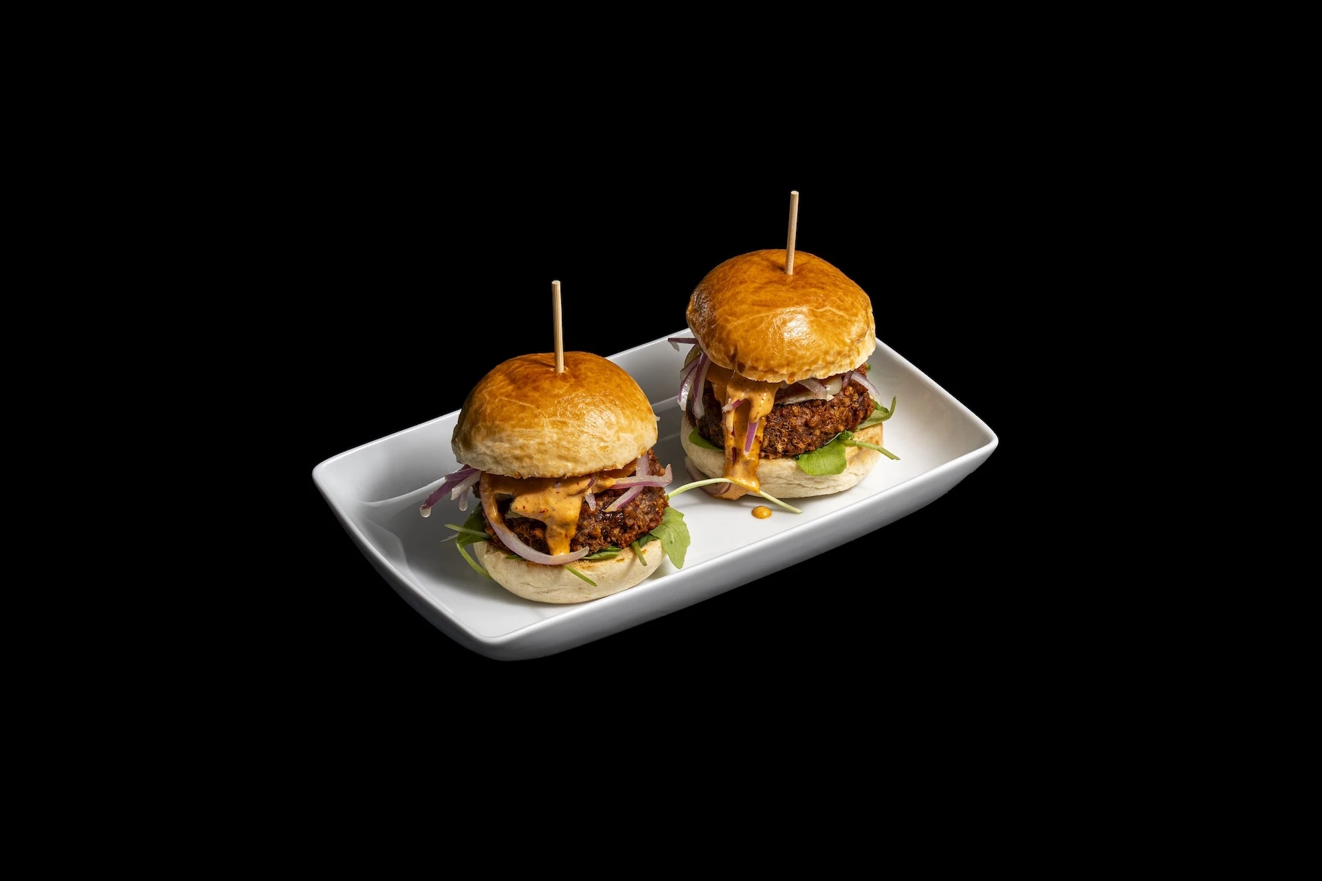 Dues minihamburgueses de soja amb remolatxa confitada i maionesa d&rsquo;anacards, de La Real 