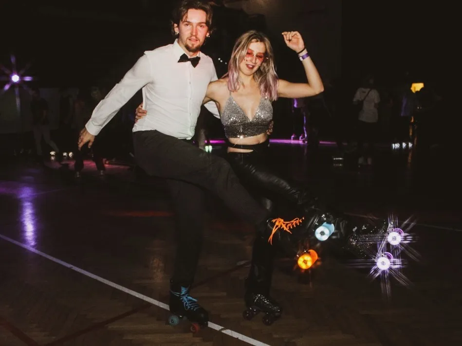 G&ouml;rkoris disco party Arzen&aacute;l