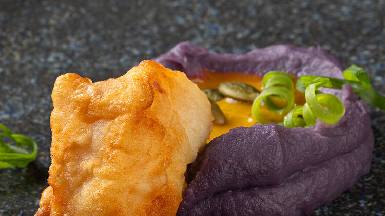 Arraia grelhada com pure de batata doce roxa e tucupi Arraia grelhada com pure de batata doce roxa e tucupi