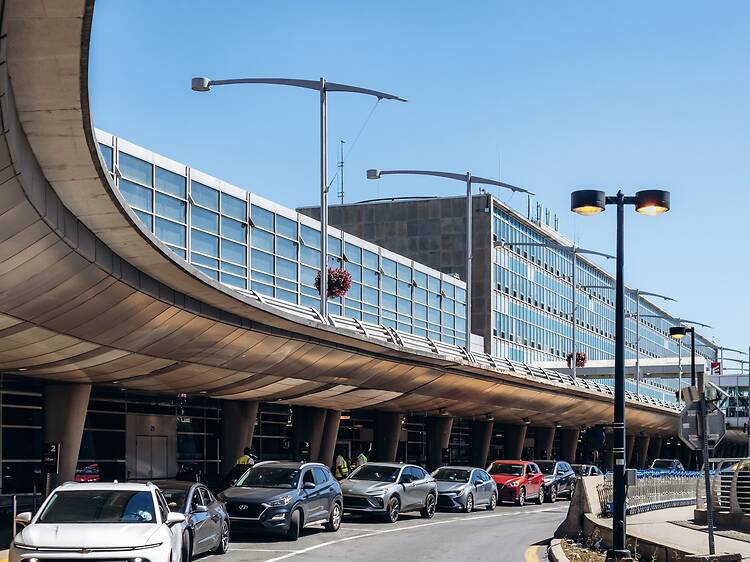New Montreal YUL airport parking lot open with 1,000 additional spaces — including valet service New Montreal YUL airport parking lot open with 1,000 additional spaces — including valet service