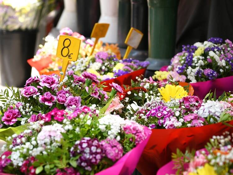 Las floristas de la Rambla se trasladarán a la plaza de Catalunya después de San Valentín hasta que terminen las obras Las floristas de la Rambla se trasladarán a la plaza de Catalunya después de San Valentín hasta que terminen las obras