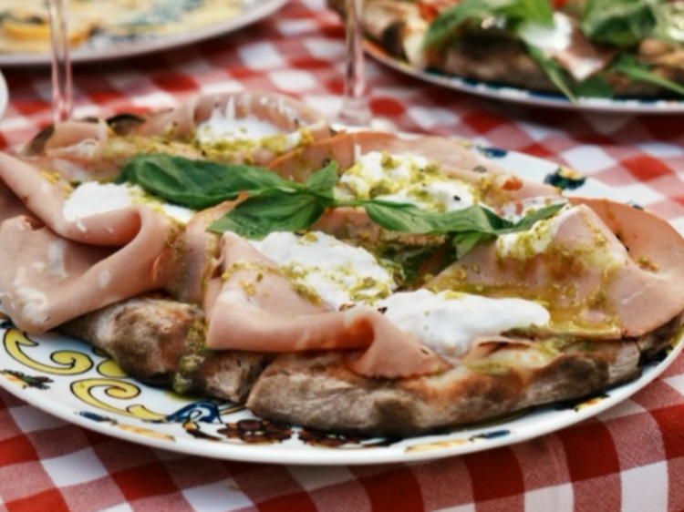 No Mattarello, as pastas frescas e as pinsas são as estrelas, mas a carta começa pelas sobremesas