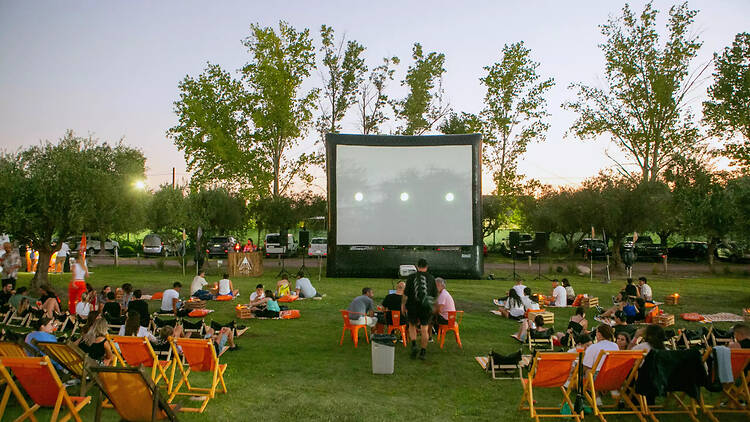 Planazo en El Roble: Romeo + Julieta: picnic, cine y verano junto al agua