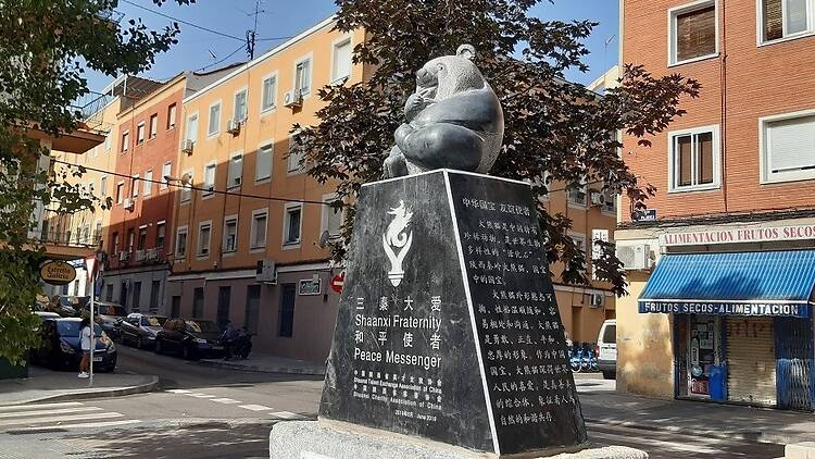 Encontrar una de las esculturas dedicadas a los osos en Madrid Encontrar una de las esculturas dedicadas a los osos en Madrid