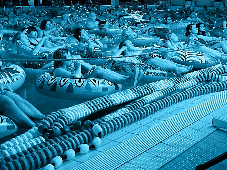 Tänä lauantaina: swim-in leffa Vuosaaren uimahallissa!