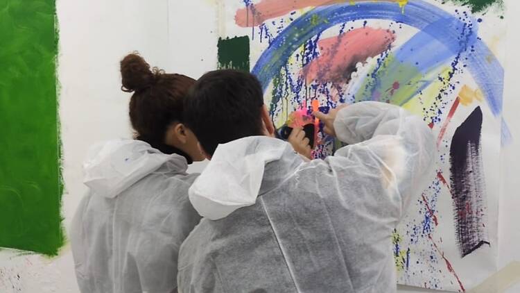 Uma sessão de pintura em casal