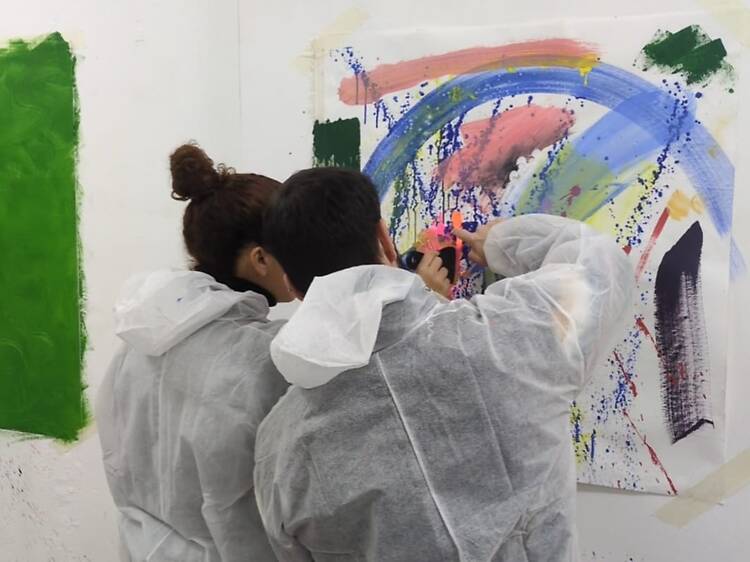 Uma sessão de pintura em casal