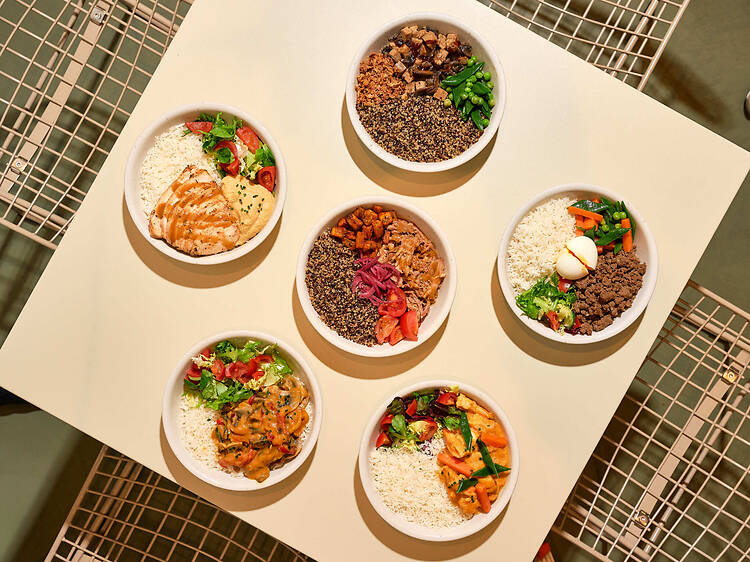 Está com pressa? No Jacca, as bowls, sandes e caixas de refeição saudáveis ficam prontas em poucos minutos