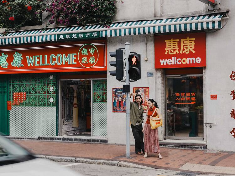 香港首間懷舊惠康油麻地亮相 仿霓虹燈招牌、懷舊地板、復刻版惠康紅黃環保袋、李錦記扭蛋機