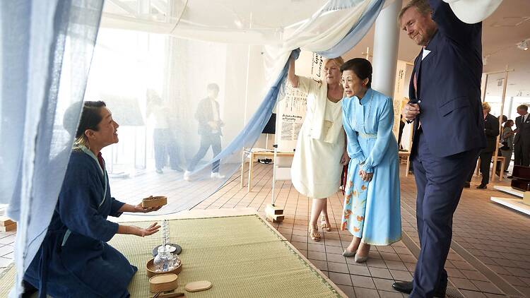 Bridging Past & Future（過去と未来のあいだに橋を）