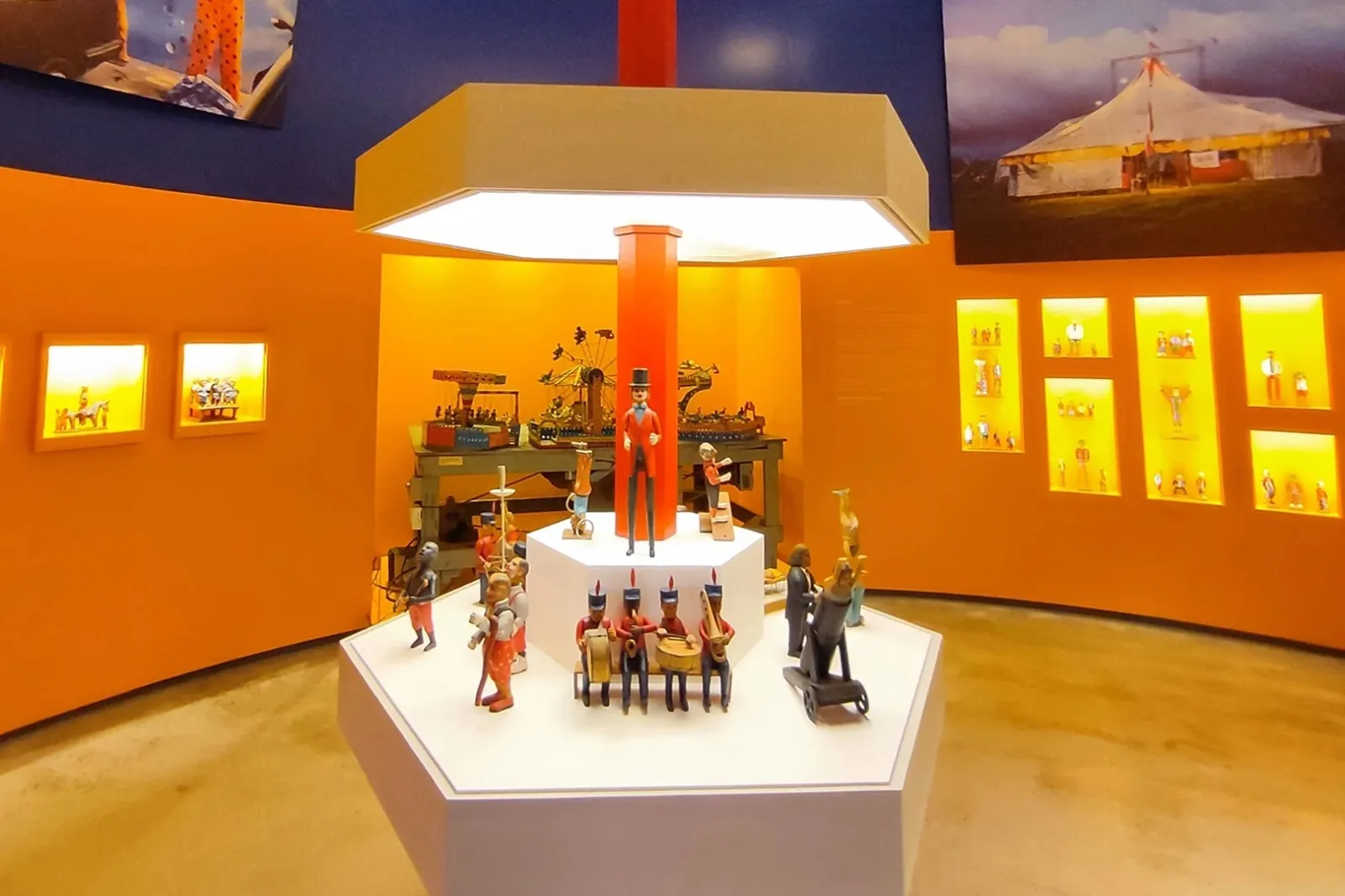 &Iacute;tens de mais de 300 artistas