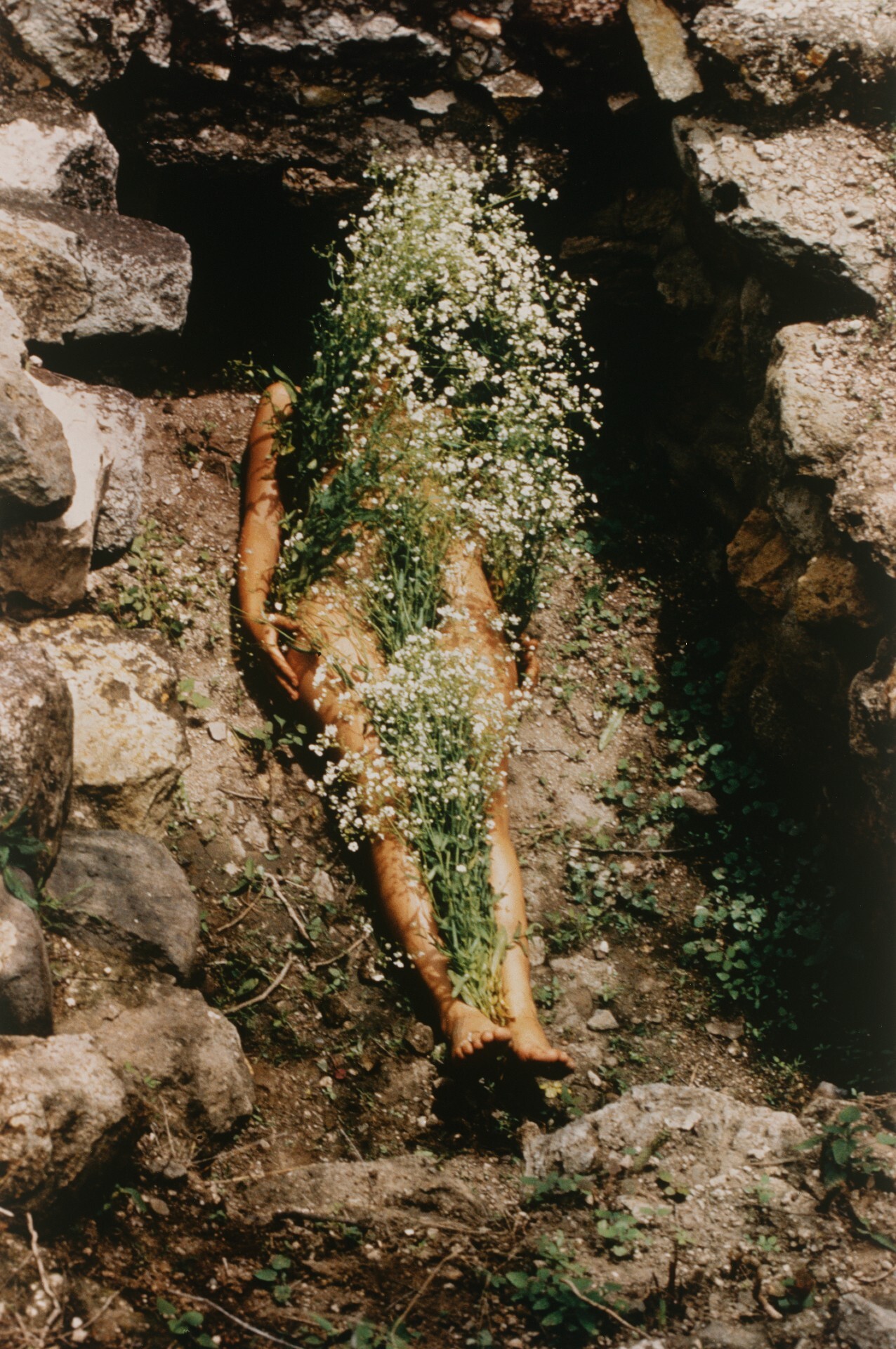 Ana Mendieta, Imágen de Yágul, Mexico 1973. © The Estate of Ana Mendieta Collection, LLC. Licensed by Artist Rights Society (ARS), New York. DACS 2026. 