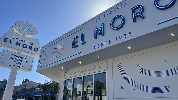 The exterior of El Moro Echo Park.