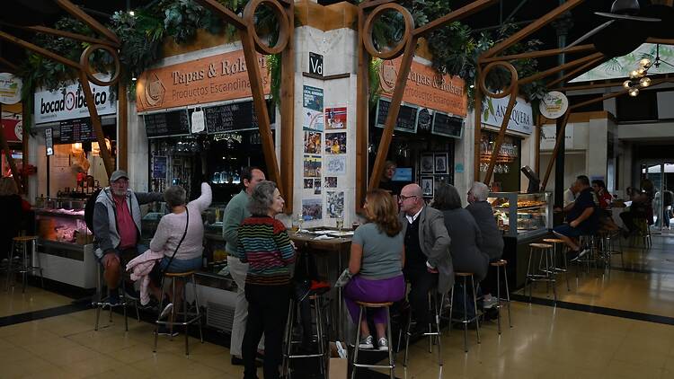 Wander through El Mercado del Puerto