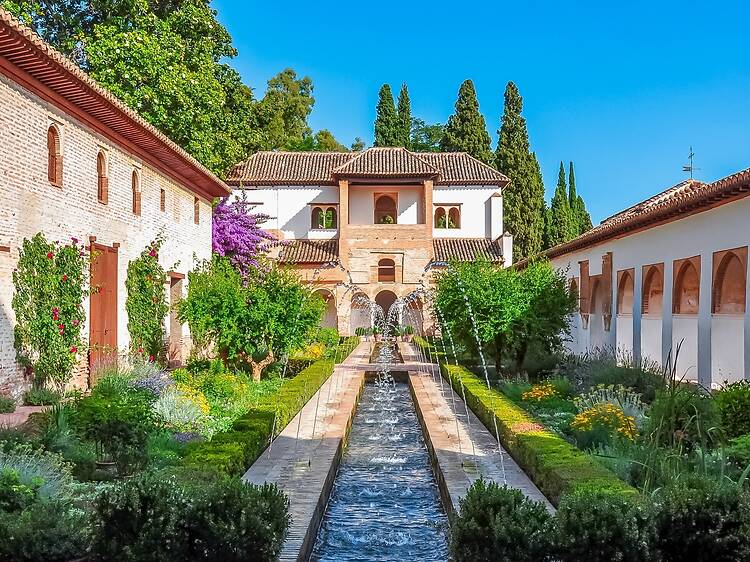 Get lost in Generalife Gardens
