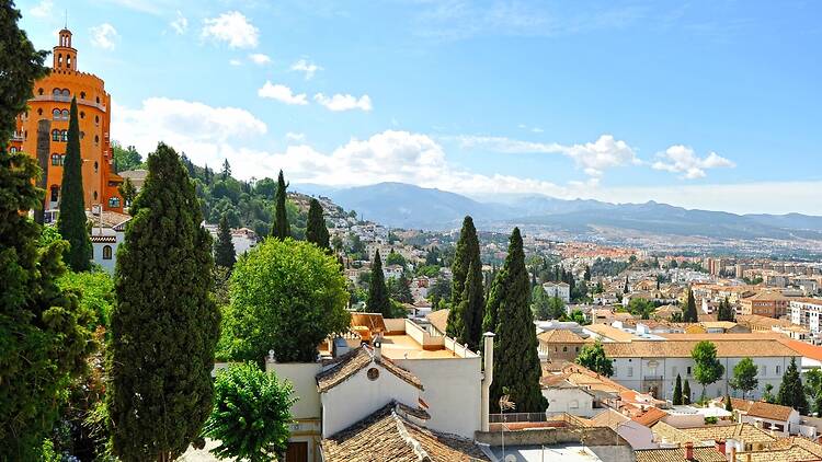 Wander the Realejo neighbourhood