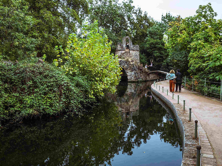 Walk through the beauty of Carmen de los Martires gardens