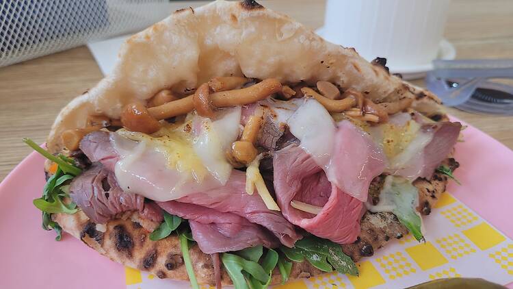 Roast beef etc in a pizza bread