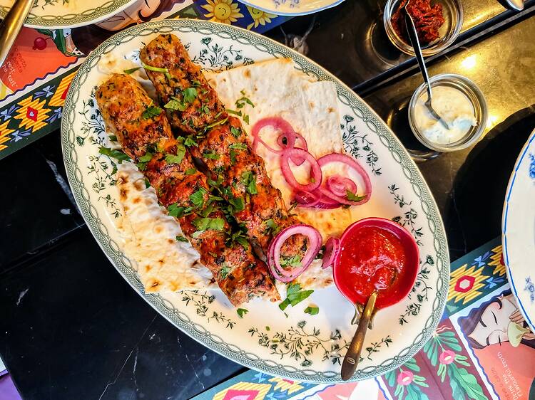 Vamos comer com as mãos? Na festa de anos do Nani Bistrot pode-se