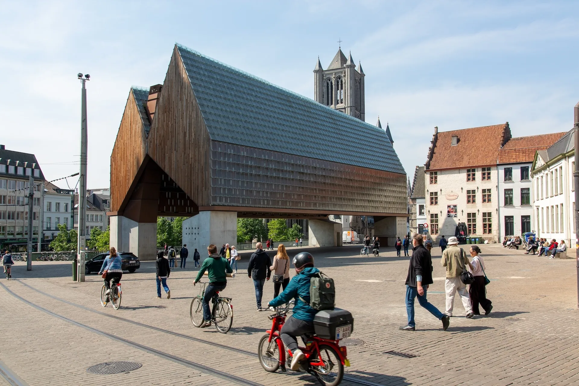 The Stadshal City Pavilion is a large stand-alone canopy in the inner city of Ghent. Part of the city project to redevelop the squares and public spaces in Ghent.