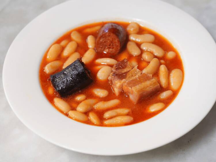 La premiada como Mejor Fabada Asturiana del mundo se come en Madrid: este restaurante recibe a este multipremiado comedor de Avilés