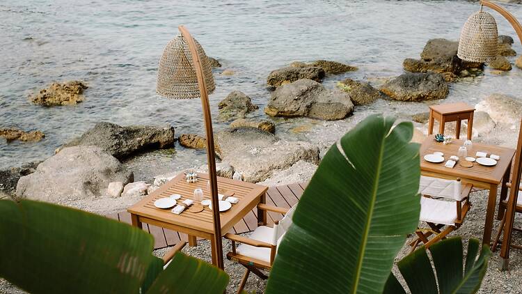 Eight tables for two by the water’s edge at Brizza
