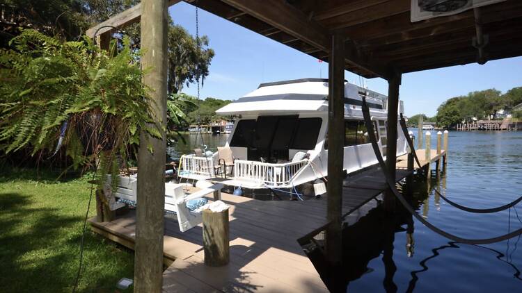 Seas the Day Houseboat: Unique Waterfront Stay