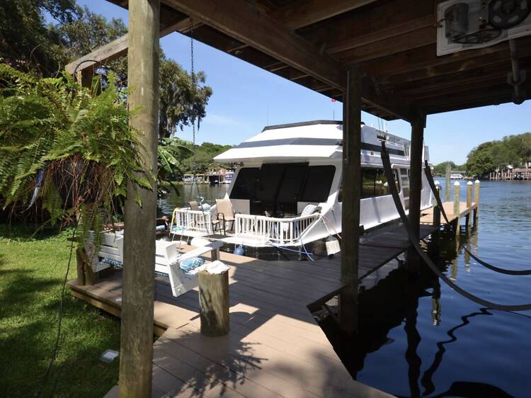 Seas the Day Houseboat: Unique Waterfront Stay