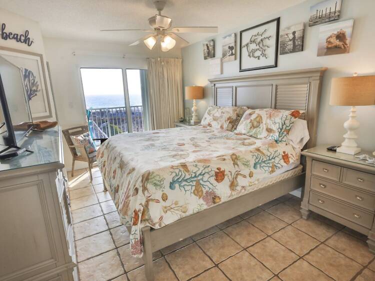 Blue Dolphin Beachwalk: Best for Large Groups