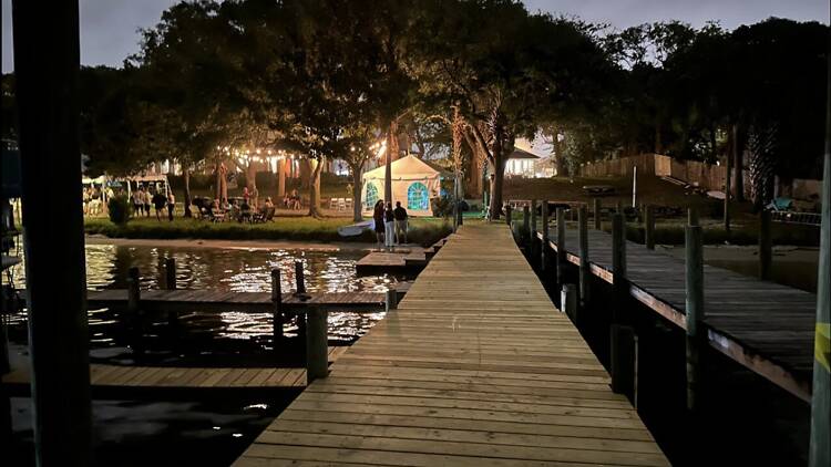 The Cottage on Shell: Romantic Downtown Retreat