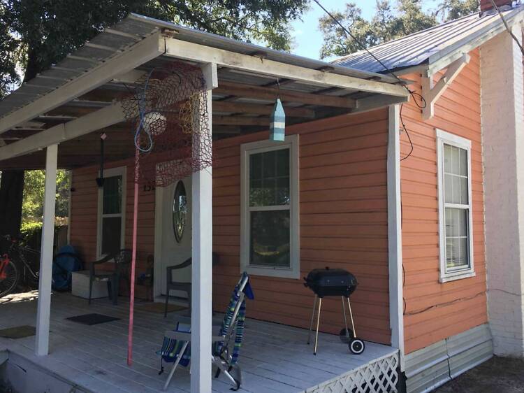 The Pearl: Historic Downtown Cottage