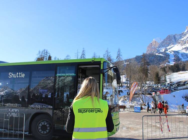 Un nuevo bus recoge a fans de toda Cataluña para asistir a conciertos de Bad Bunny, Aitana y Bad Gyal Un nuevo bus recoge a fans de toda Cataluña para asistir a conciertos de Bad Bunny, Aitana y Bad Gyal