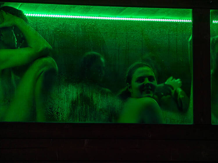 Szaunázás, izzasztó beszélgetések és jeges dunai csobbanás – különleges téli fesztivál a Duna-parton Szaunázás, izzasztó beszélgetések és jeges dunai csobbanás – különleges téli fesztivál a Duna-parton