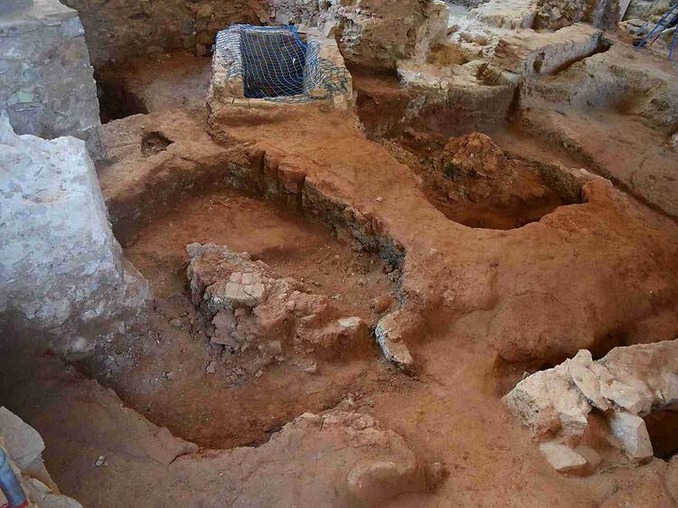 Hallazgo insólito en el Raval: unas obras descubren dos grandes hornos medievales de hace 700 años Hallazgo insólito en el Raval: unas obras descubren dos grandes hornos medievales de hace 700 años