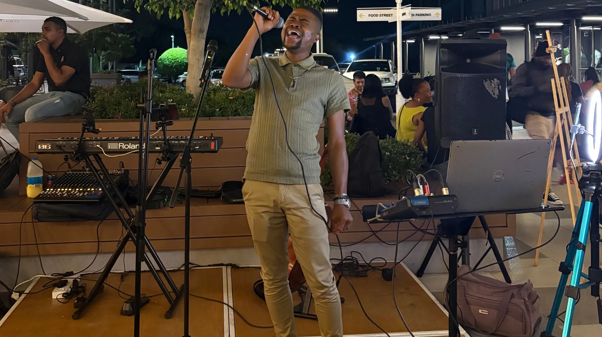Artist performing at Fourways Rustic & Gourmet Market