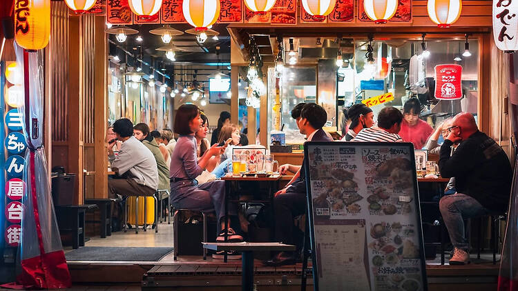 Japanese Bar Izakaya Japan Nightlife Crowd People enjoy drinking