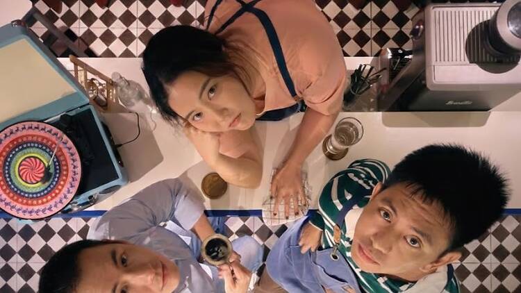 OVERTIME ละครเวที Site-Specific ในร้านกาแฟจริง เมื่อ ‘หลังเวลาปิดร้าน’ คือจุดเริ่มต้นของบทสนทนาที่ค้างคา OVERTIME ละครเวที Site-Specific ในร้านกาแฟจริง เมื่อ ‘หลังเวลาปิดร้าน’ คือจุดเริ่มต้นของบทสนทนาที่ค้างคา