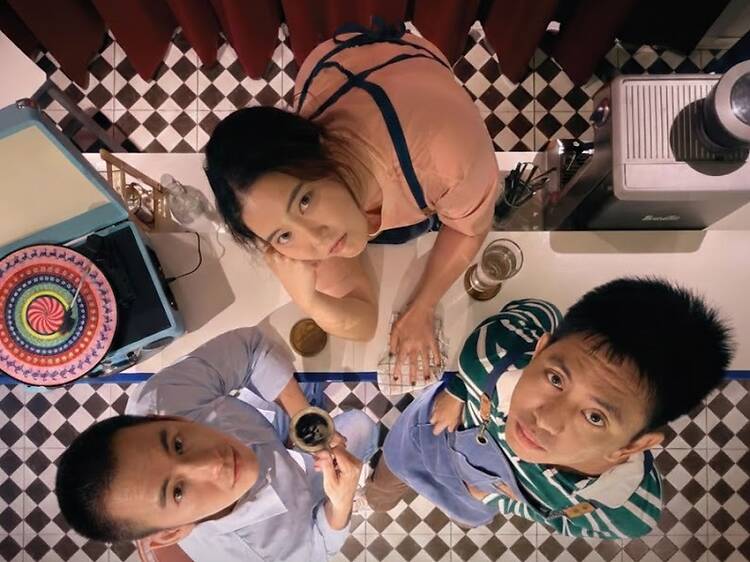 OVERTIME ละครเวที Site-Specific ในร้านกาแฟจริง เมื่อ ‘หลังเวลาปิดร้าน’ คือจุดเริ่มต้นของบทสนทนาที่ค้างคา OVERTIME ละครเวที Site-Specific ในร้านกาแฟจริง เมื่อ ‘หลังเวลาปิดร้าน’ คือจุดเริ่มต้นของบทสนทนาที่ค้างคา