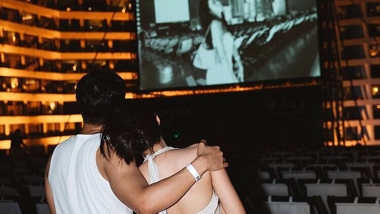 ดื่มด่ำหนังรักบนดาดฟ้าริมน้ำเจ้าพระยา ต้อนรับเทศกาลวาเลนไทน์ ดื่มด่ำหนังรักบนดาดฟ้าริมน้ำเจ้าพระยา ต้อนรับเทศกาลวาเลนไทน์